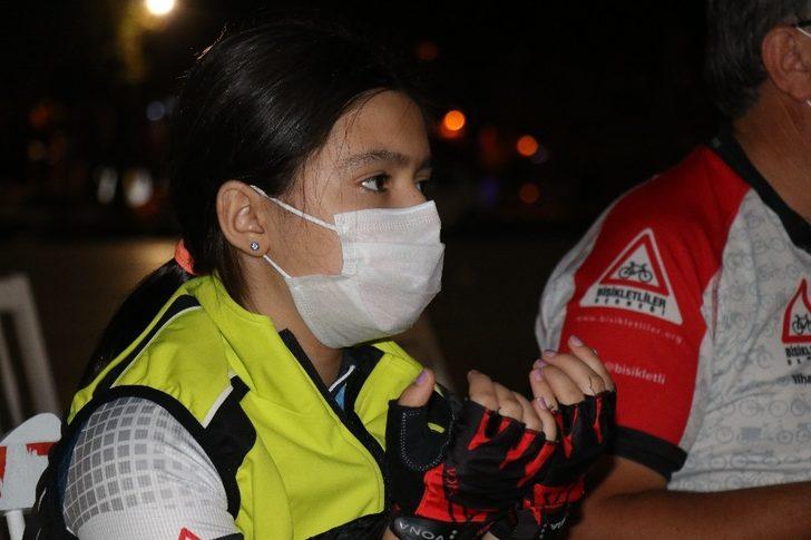 17 Ağustos depremi saatinde eller semaya açıldı G4