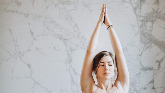 Bu egzersizler ile daha dik bir duruşa sahip olacaksınız! Sadece 5 adımda...