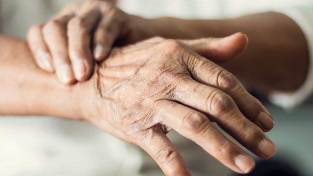 Titremeye ne iyi gelir? Psikolojik ve sinirsel titreme evde doğal tedavi ile nasıl geçer?