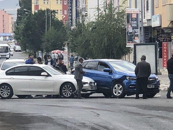 Kars’ta iki araç çarpıştı G2