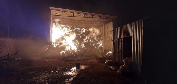 Gece yarısı meydana gelen samanlık yangını söndürüldü G3