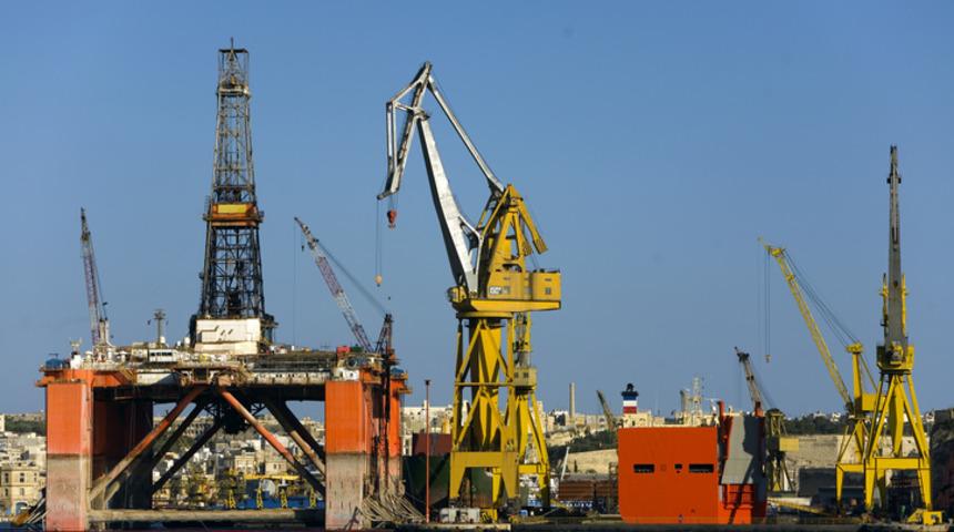 OPEC+ petrol üretim kısıntısını üç ayda kademeli azaltacak