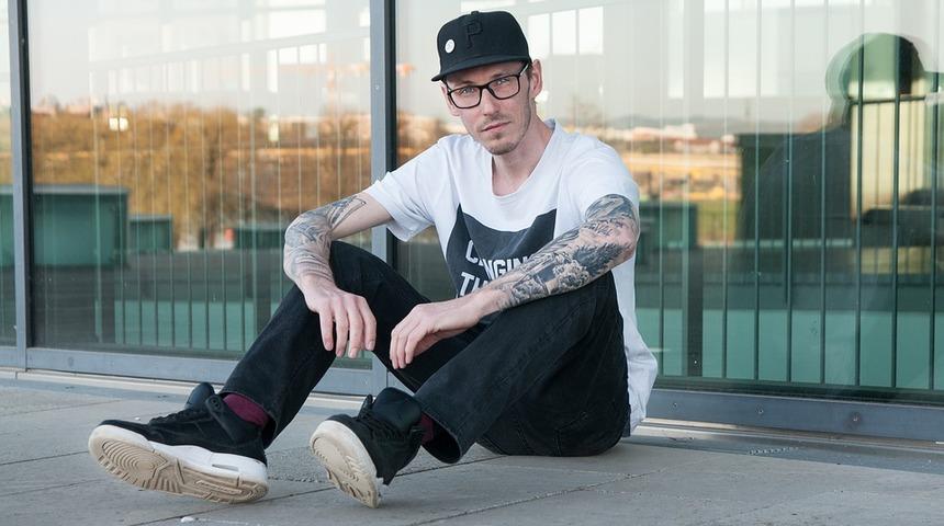 Oturarak &ccedil;alışanlar i&ccedil;in &ouml;nemli uyarı! Uzmanlar, risklerini a&ccedil;ıkladı...