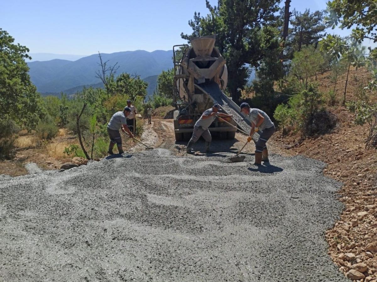 Menteşe Belediyesi kırsaldaki yolları kışa hazırlıyor
