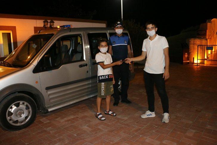 Bulduğu cüzdanı zabıtaya teslim etti G3