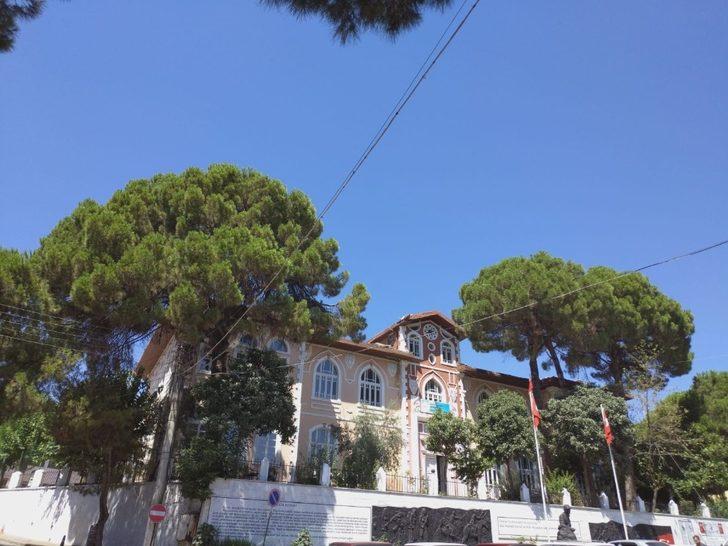 93 yıllık okulda tadilat çalışmaları devam ediyor G2