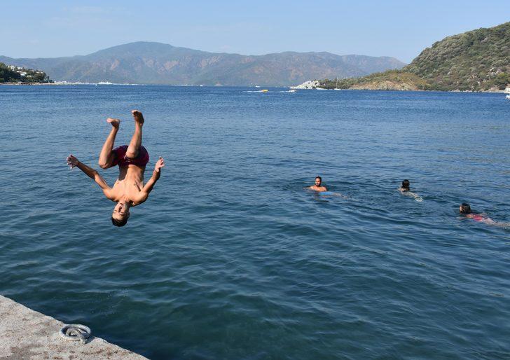 Akın ettiler! Marmaris'te sokaklar boşaldı, plajlarda adım atacak yer kalmadı G1