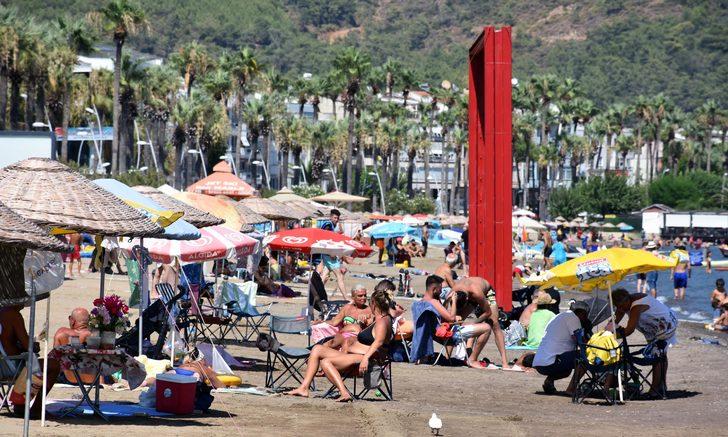 Akın ettiler! Marmaris'te sokaklar boşaldı, plajlarda adım atacak yer kalmadı G5