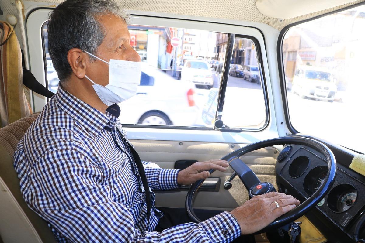 G&ouml;z&uuml; gibi bakıyor! 44 yıllık klasik minib&uuml;s&uuml;ne 100 bin lira teklif ettiler satmadı