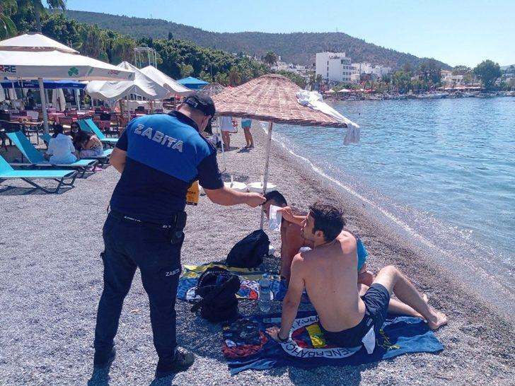 Bodrum’da zabıta önce uyarıp ardından maske veriyor G4