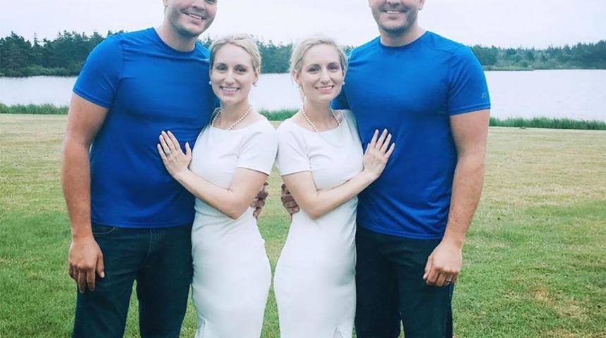 İkizlerle evlenen ikizler, hamileliklerini de aynı anda duyurdu