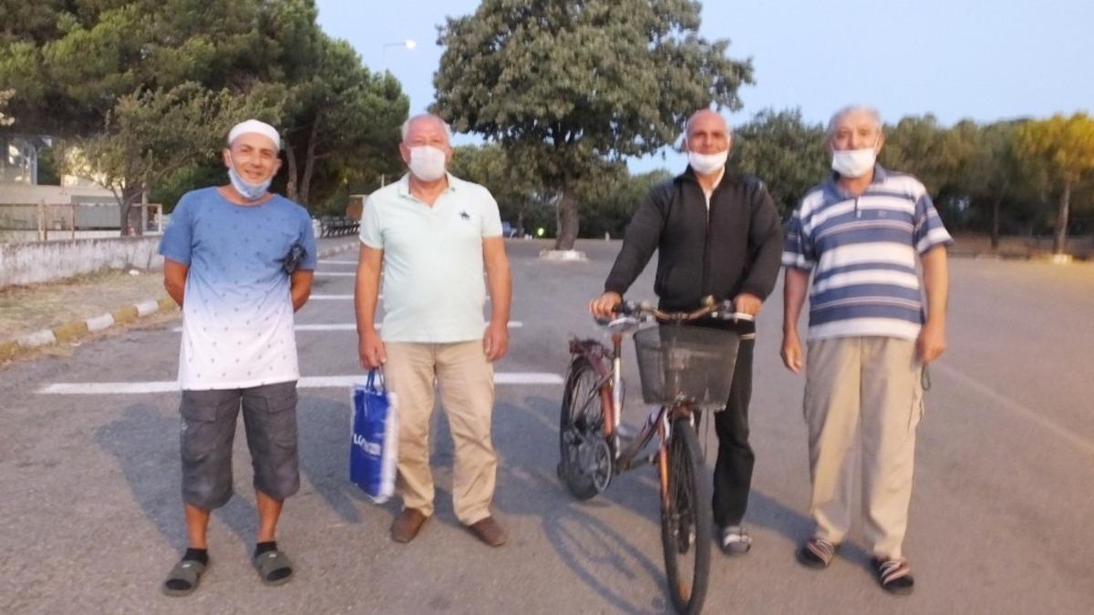 G&ouml;ky&uuml;z&uuml;nde ay ile yıldızın duygulandıran buluşması