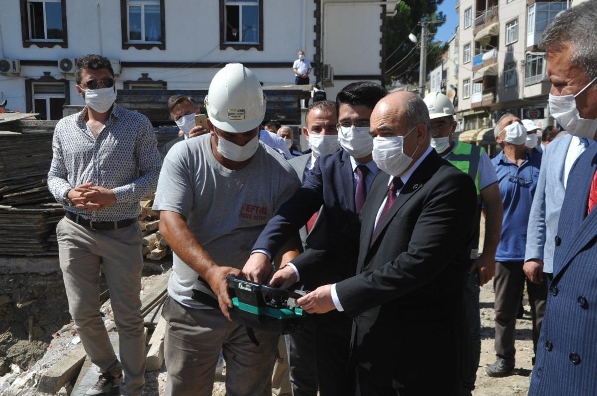 Vali Dağlı temel atma t&ouml;renine katıldı