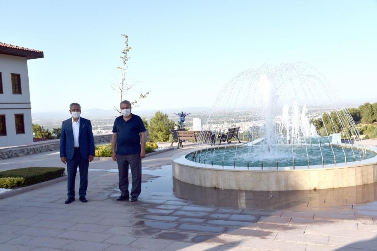 B&uuml;lent Arın&ccedil;&rsquo;tan Yunus Emre K&uuml;lt&uuml;r Parkı&rsquo;na tam not