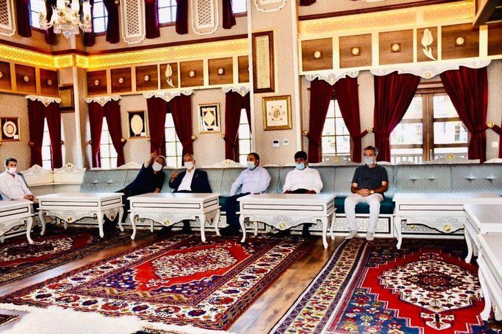 Bülent Arınç’tan Yunus Emre Kültür Parkı’na tam not G2