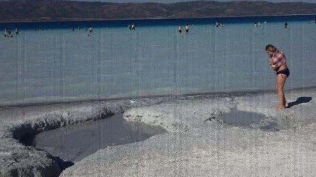 Salda Gölü'nden kil alanlara 392 lira ceza uygulanıyor