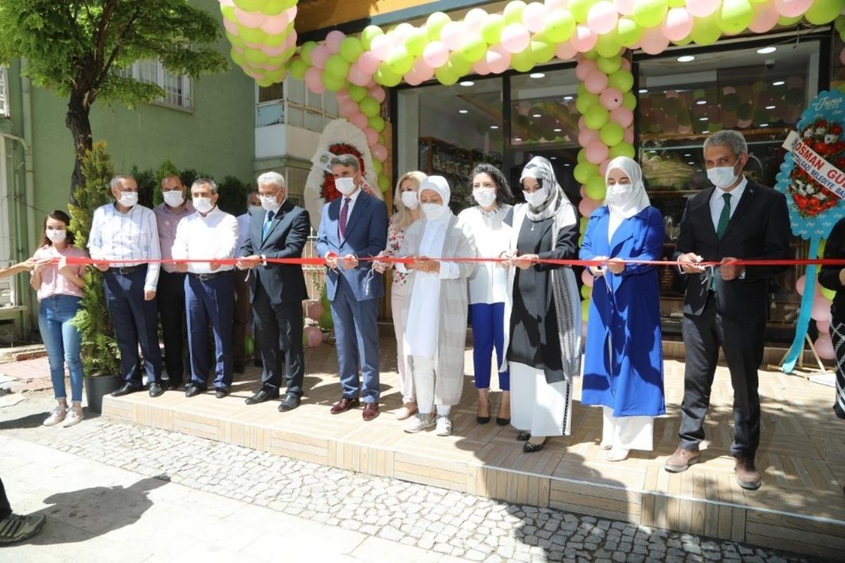 Kadın kooperatifinin eğitim ve &uuml;retim merkezi t&ouml;renle hizmete a&ccedil;ıldı