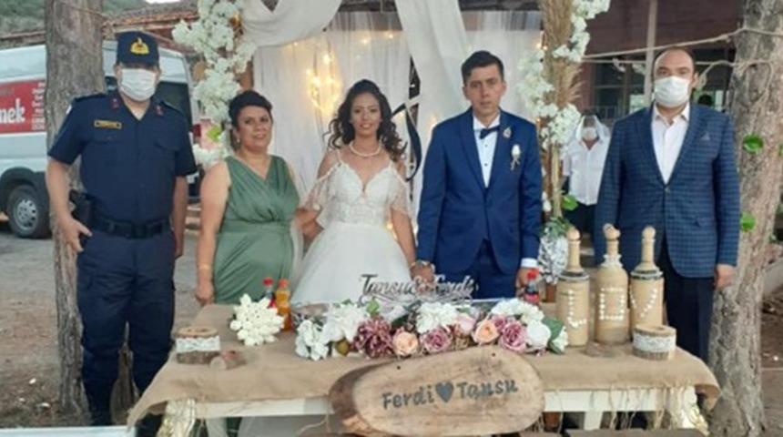 Kaymakam Demirkale, şehit oğlunu mutlu g&uuml;n&uuml;nde yalnız bırakmadı