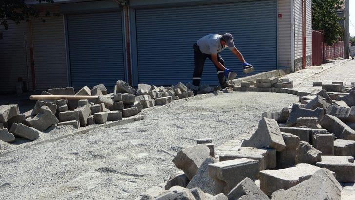 Ergene’de kilitli parke taş yol ve kaldırımlar onarılıyor G3