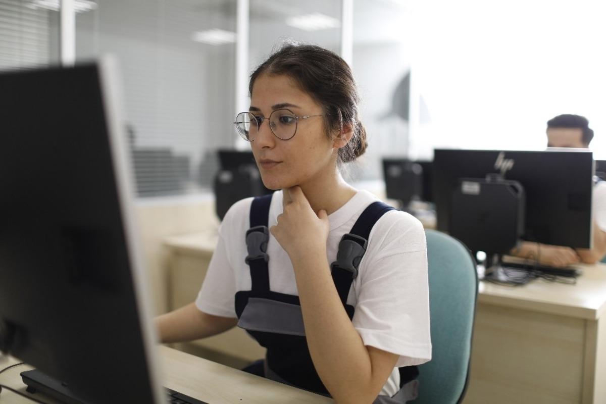 Coşkun&ouml;z Eğitim Vakfı&rsquo;ndan &ouml;ğrencilere burs, eğitim ve iş imkanı