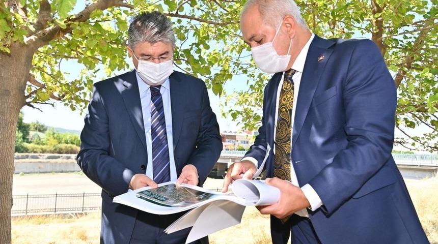 Vali Yılmaz, Kara&ccedil;ay Vadisi&rsquo;nde incelemelerde bulundu