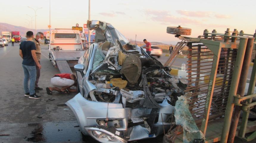 Zincirleme trafik kazasında ortalık savaş alanına döndü: Yaralılar var