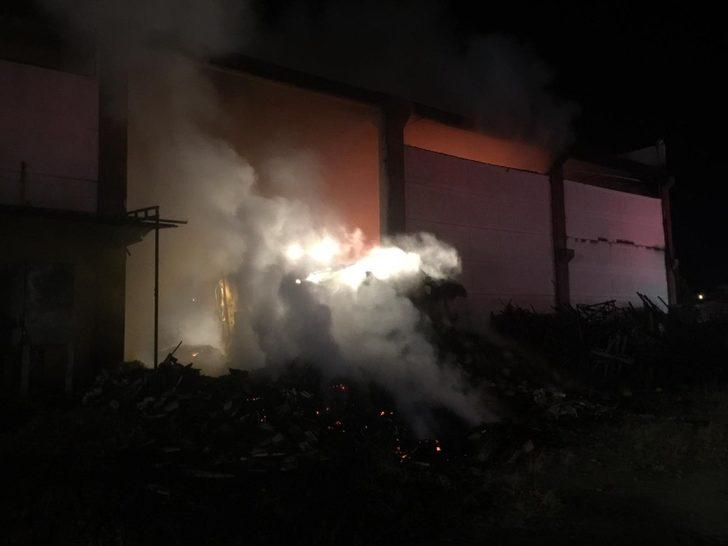 Alaşehir’de işyeri yandı G4