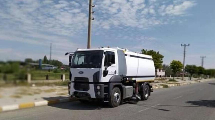 Iğdır Belediyesine yol süpürme aracı hibe edildi