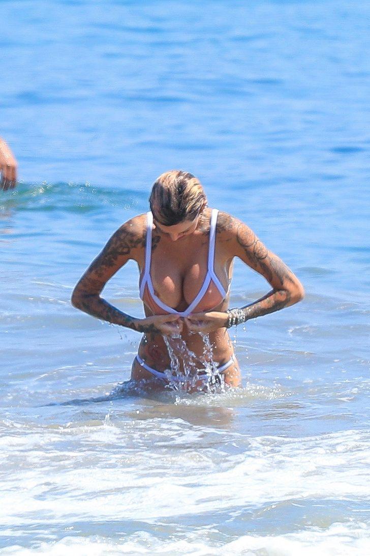 Tina Louise'in bikini kazası! Neredeyse...  G3