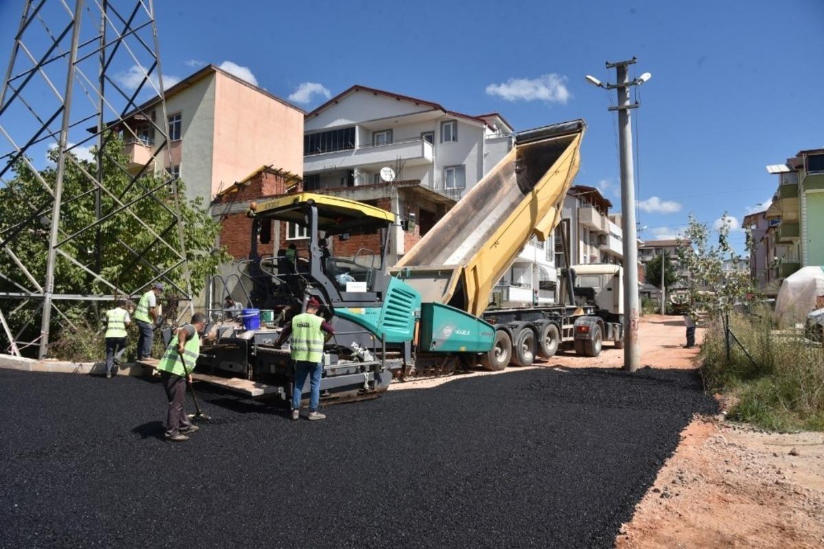 İzmit Belediyesinden Yeşilova Mahallesi&rsquo;ne yeni asfalt yol