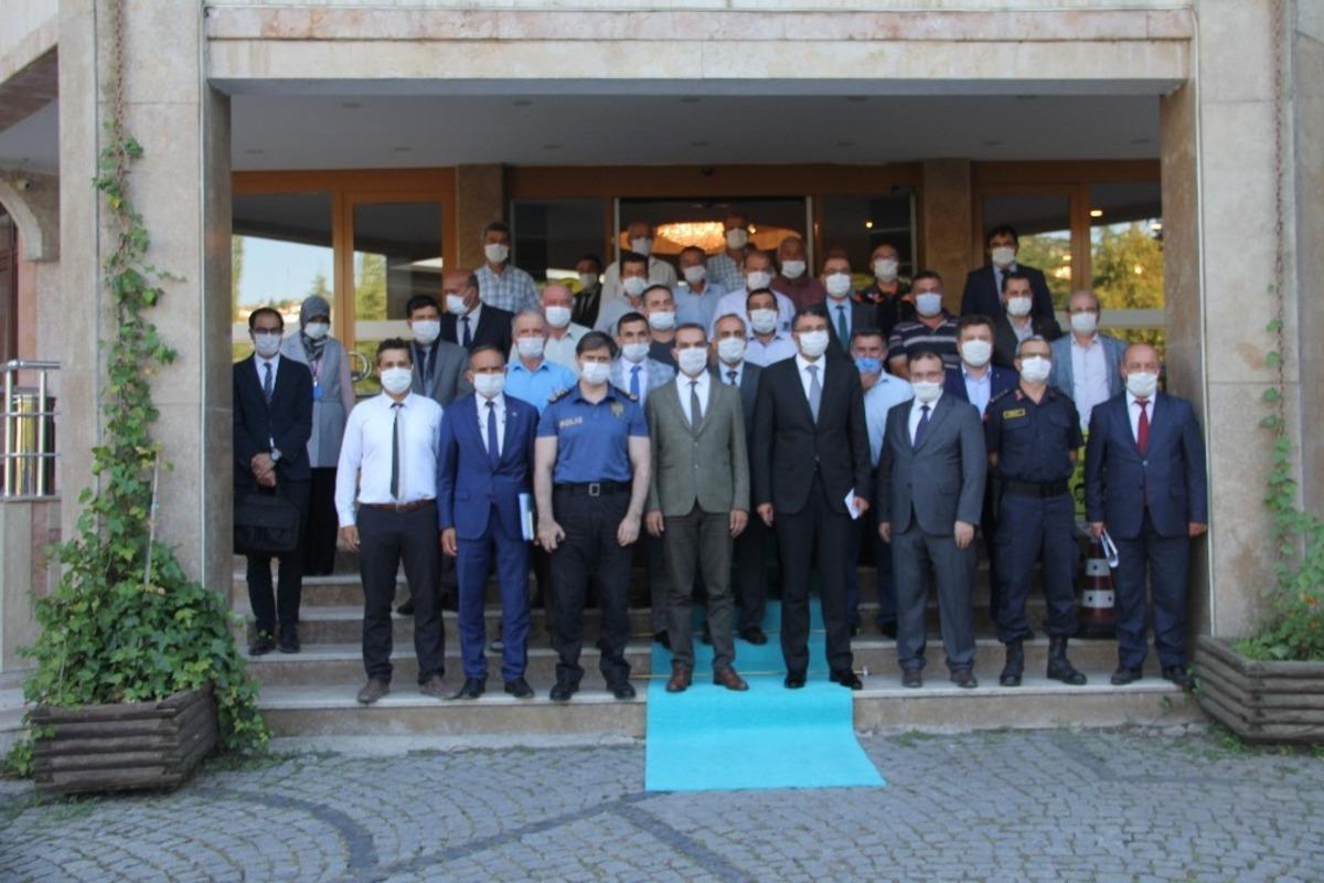 Korona vir&uuml;s ve uyuşturucu ile m&uuml;cadele muhtarlarla konuşuldu