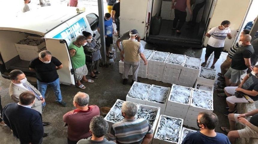 Vali Aktaş, balık mezatına katıldı