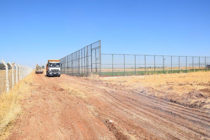 Viranşehir’de misafir tribünü için yol çalışması G4