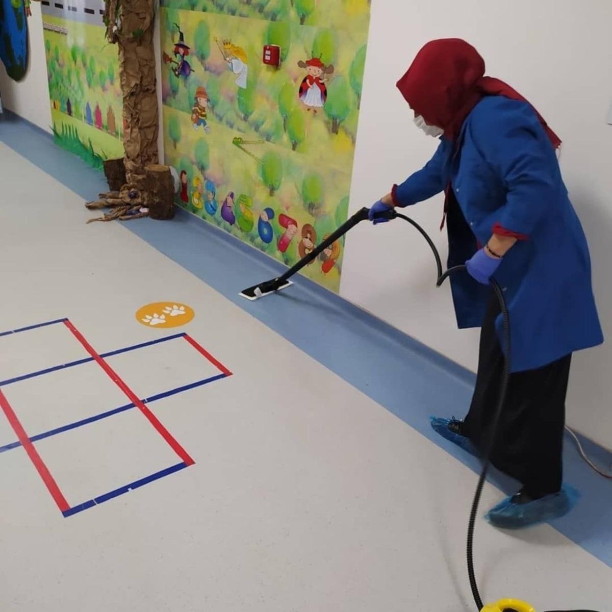 Okul &ouml;ncesi sınıflarda &uuml;st d&uuml;zey dezenfeksiyon &ccedil;alışması
