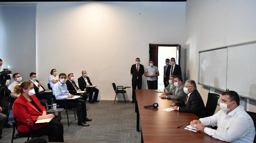 Başkan B&uuml;y&uuml;kkılı&ccedil;&rsquo;tan 5 saatlik toplantı