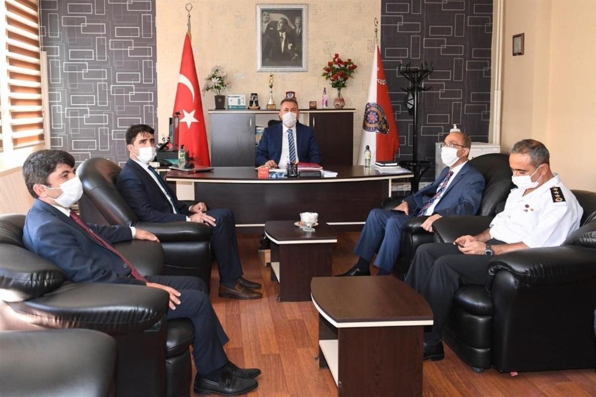 Vali Elban, Tufanbeyli&rsquo;de vatandaşlarla buluştu