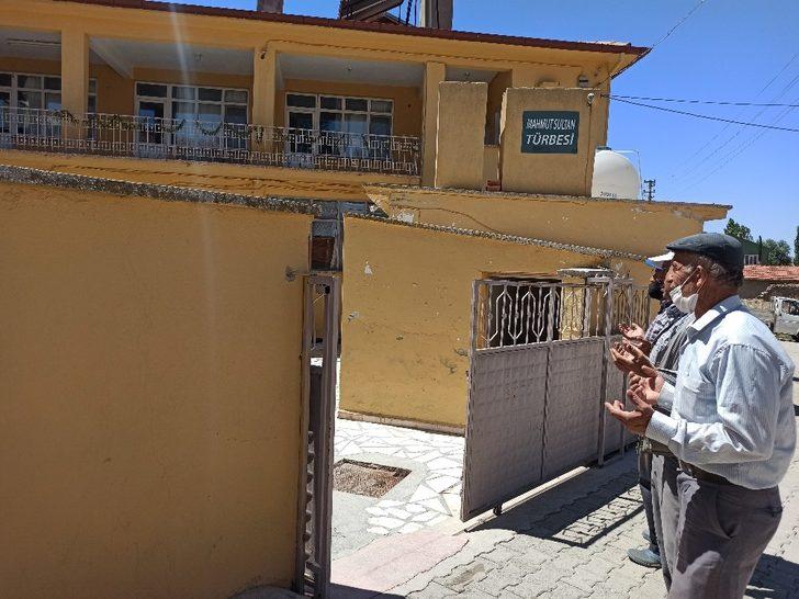 Mahmut Sultan Türbesi’ne ziyaretçi akını G1