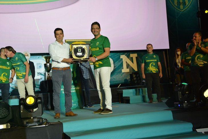 Şampiyon Korkutelispor, kupasını törenle aldı G3