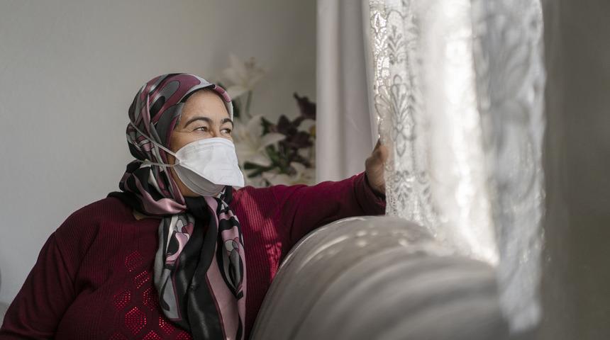 Koronavir&uuml;s vakalarının y&uuml;zde 80&rsquo;i evlerde ortaya &ccedil;ıktı