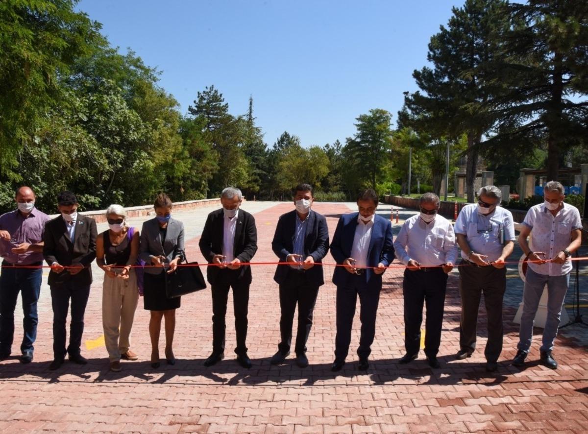 Atıl alan otopark yapılarak b&uuml;y&uuml;k bir sorun ortadan kalktı