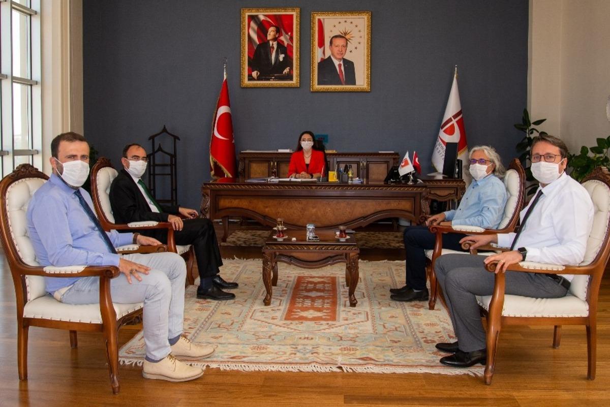 Lise &ouml;ğrencisi Kader Baysal bir g&uuml;nl&uuml;ğ&uuml;ne rekt&ouml;r oldu