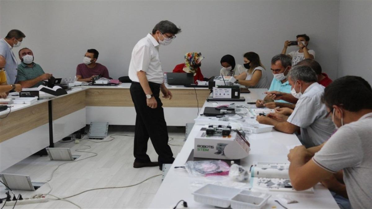 Afyonkarahisar&rsquo;da robotik kodlama eğitimleri veriliyor
