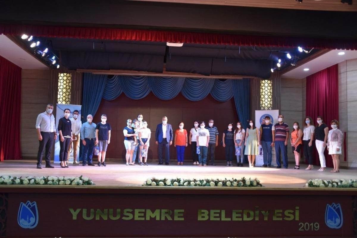 Başkan &Ccedil;er&ccedil;i başarılı &ouml;ğrencileri &ouml;d&uuml;llendirdi