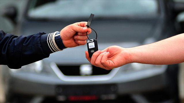 İkinci el araba fiyatları son durum 2021... İkinci el araba fiyatları düşecek mi, yükselecek mi? Ne zaman ikinci el araba alınır?