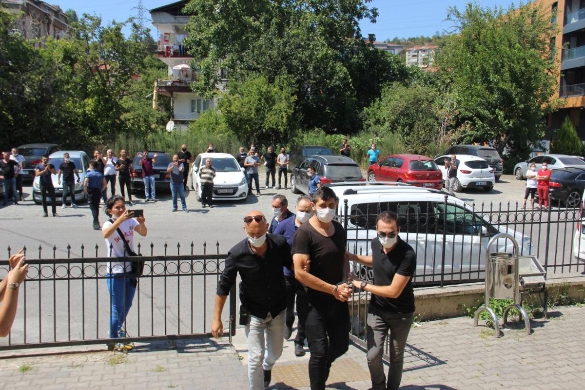Cinayet zanlısı adliyeye gelişinde alkışlandı