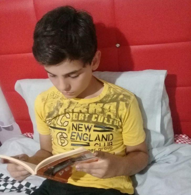 Müdür örnek oluyor, öğrenciler okuyor G3