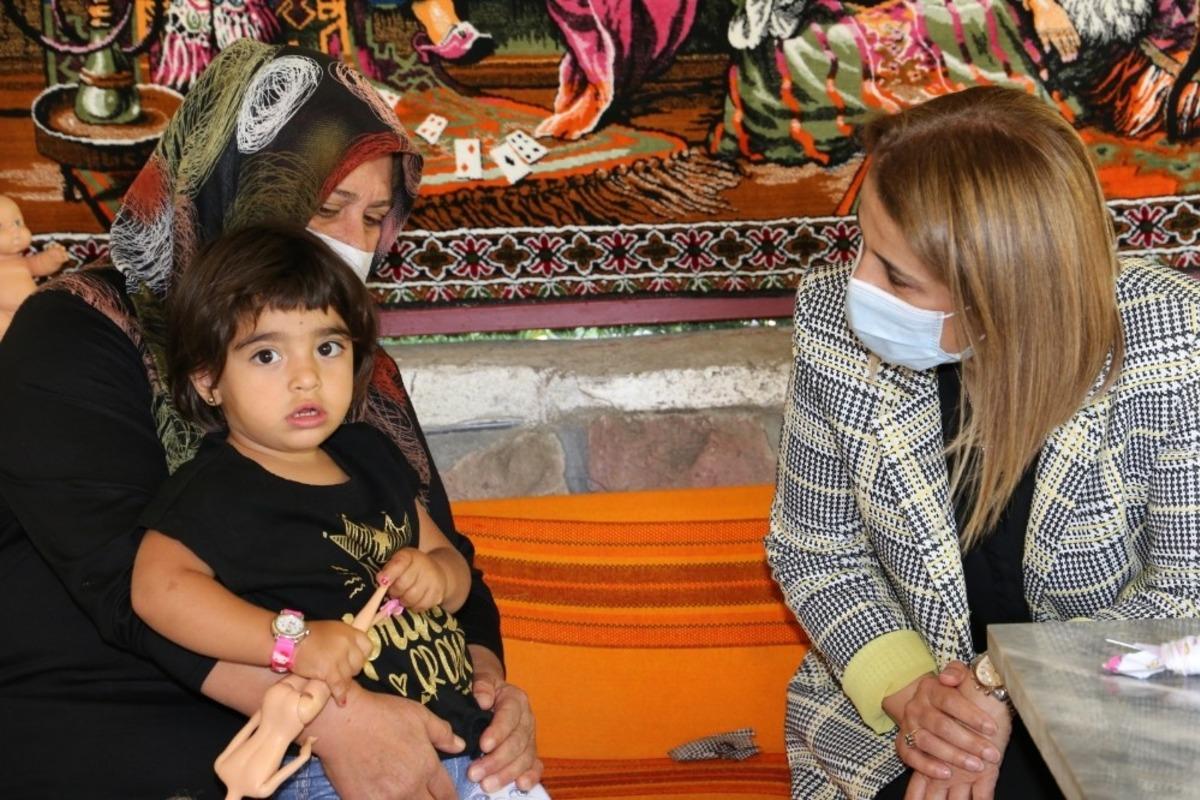 Vali Becel, Afrin şehidinin ailesini ziyaret etti