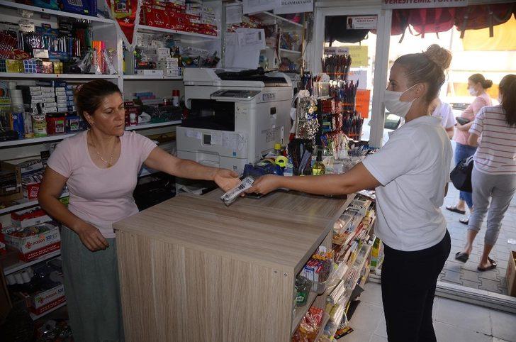 Kuşadası Belediyesi esnafa ücretsiz 20 bin maske dağıttı G2