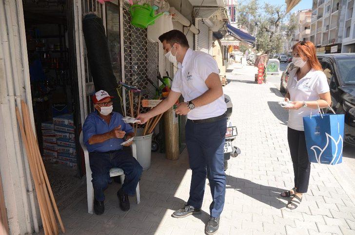 Kuşadası Belediyesi esnafa ücretsiz 20 bin maske dağıttı G4