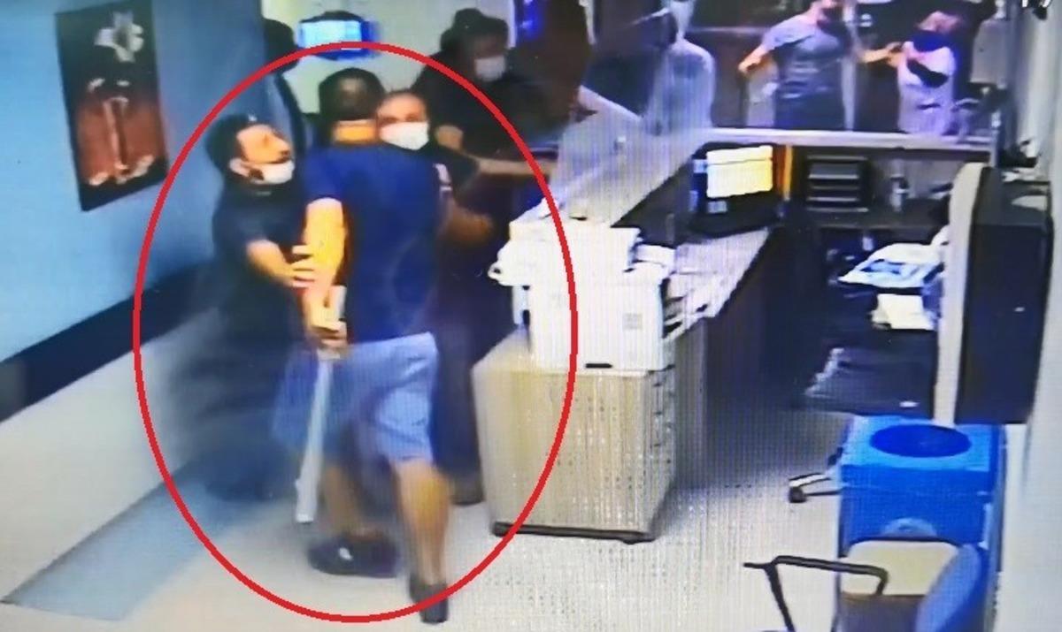 Hastane &ccedil;alışanlarına demir sopalarla saldıran 2 kişi tutuklandı